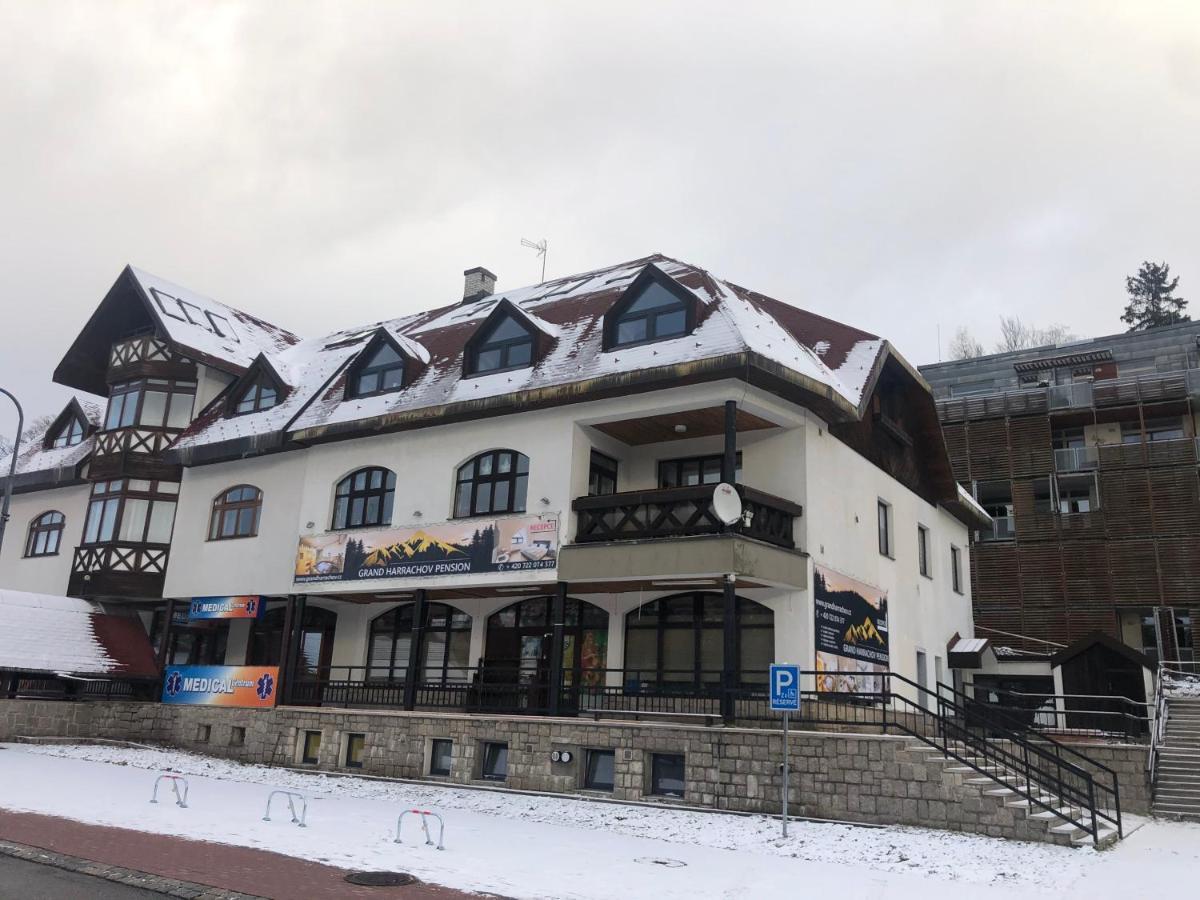 Grand Harrachov Pension V Centru Eksteriør billede