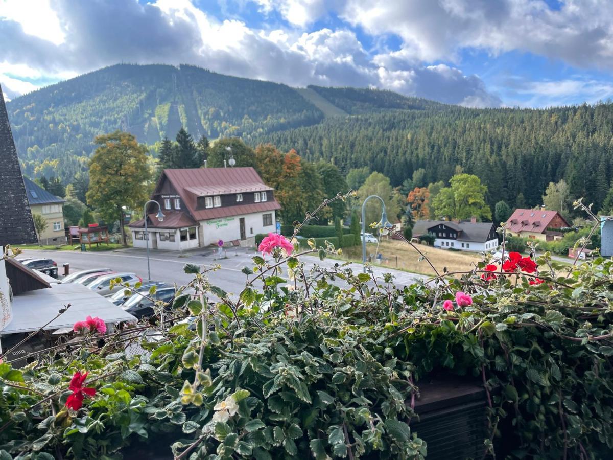 Grand Harrachov Pension V Centru Eksteriør billede